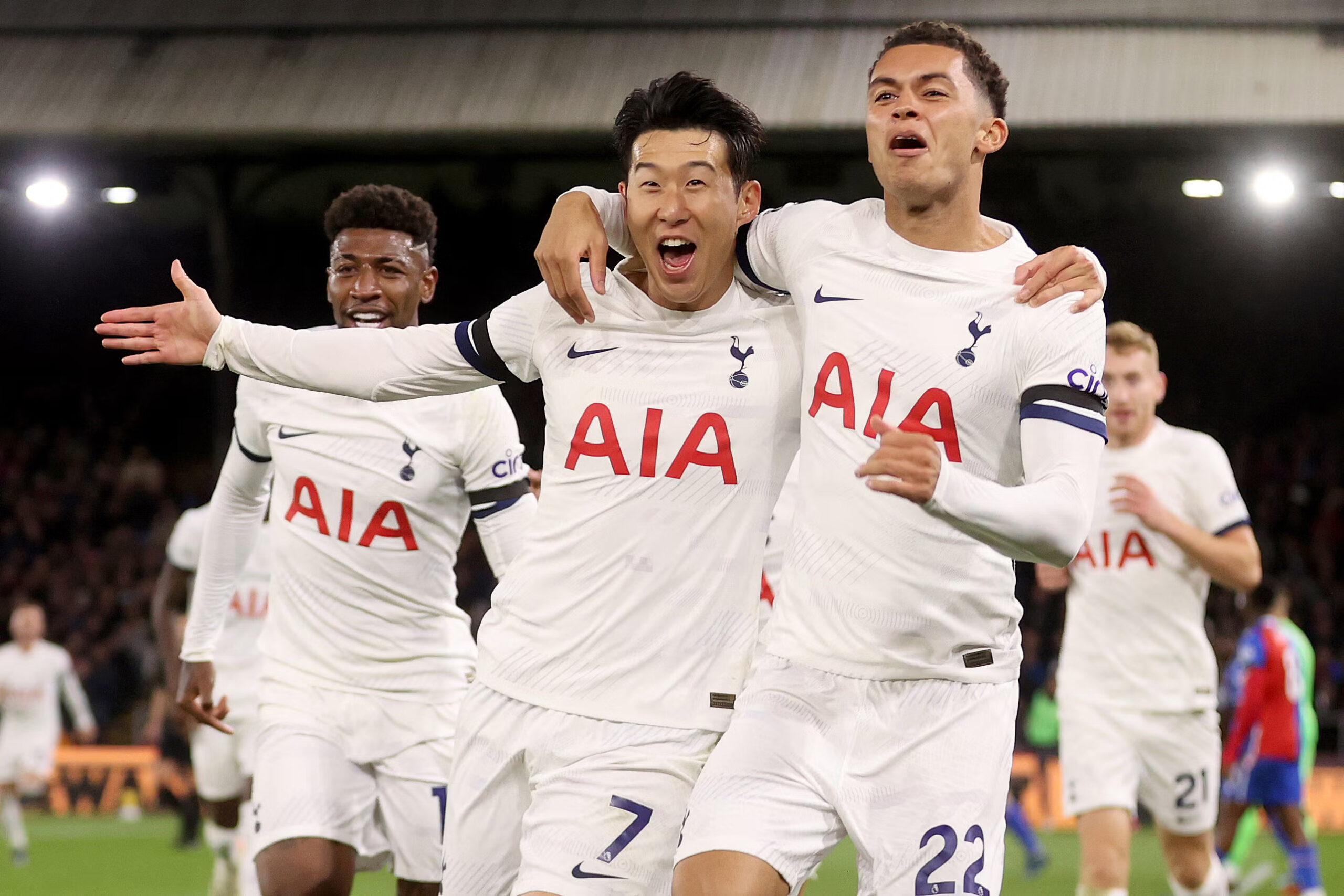 Tottenham Hotspur rolled five points clear at the top of the Premier League table and maintained their excellent start to the season with a victory at Crystal Palace.