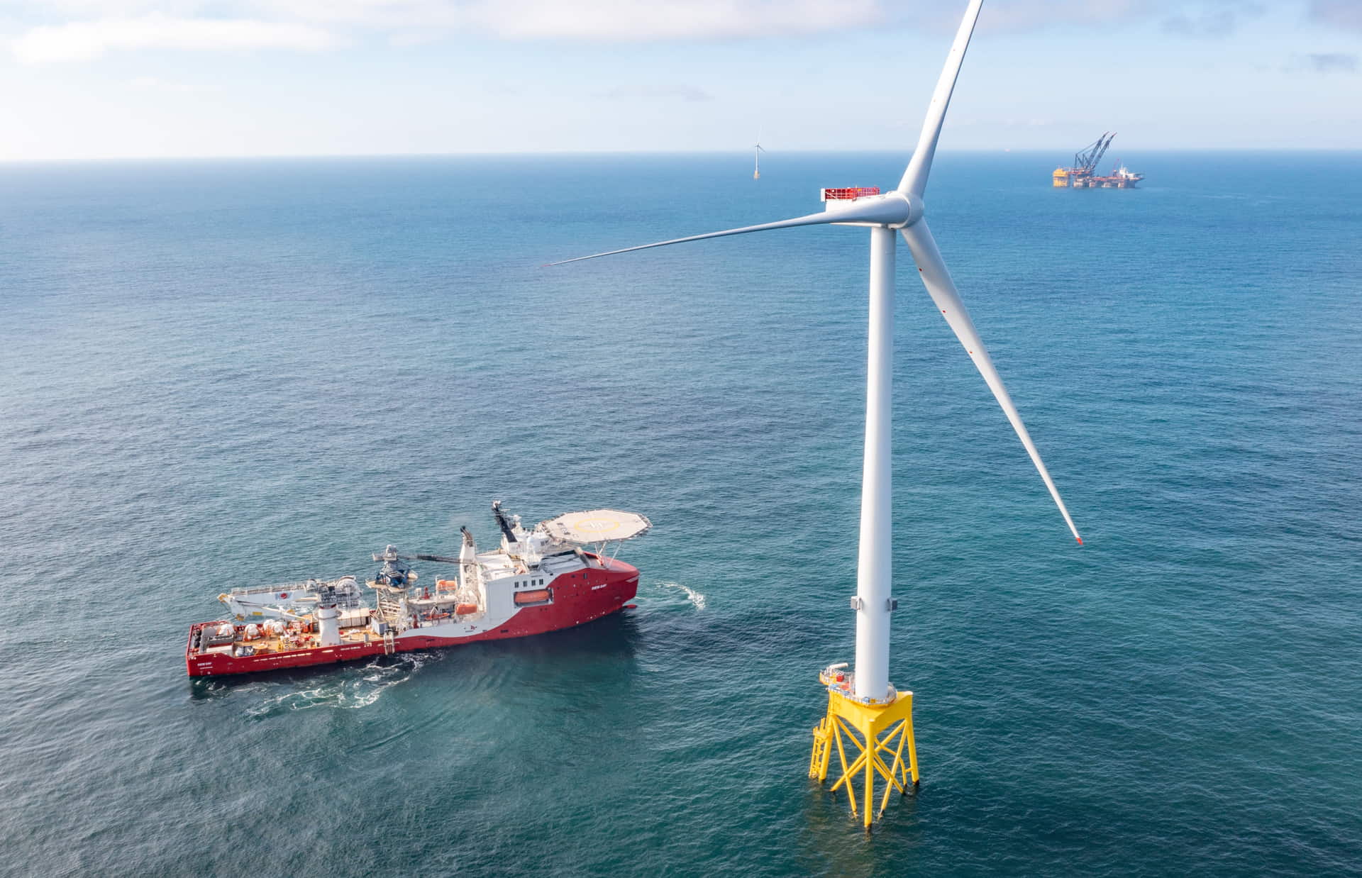 Scotland's largest offshore wind farm has started working at total capacity, releasing emissions from power supply.