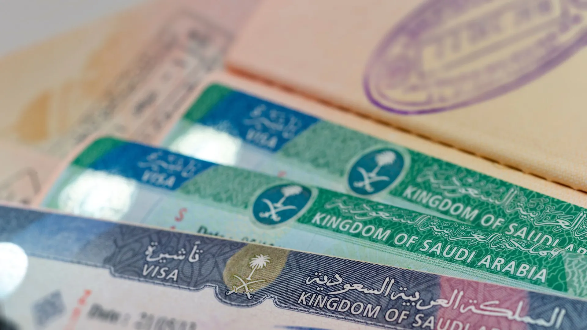 Saudi Arabia's General Directorate of Passports wants visit visa holders to renew papers a week before expiry dates.