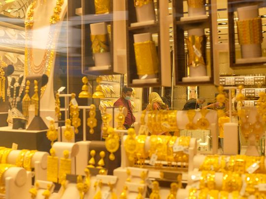 A top official advocated developing global standards for travellers carrying gold and jewelry in their hand luggage.