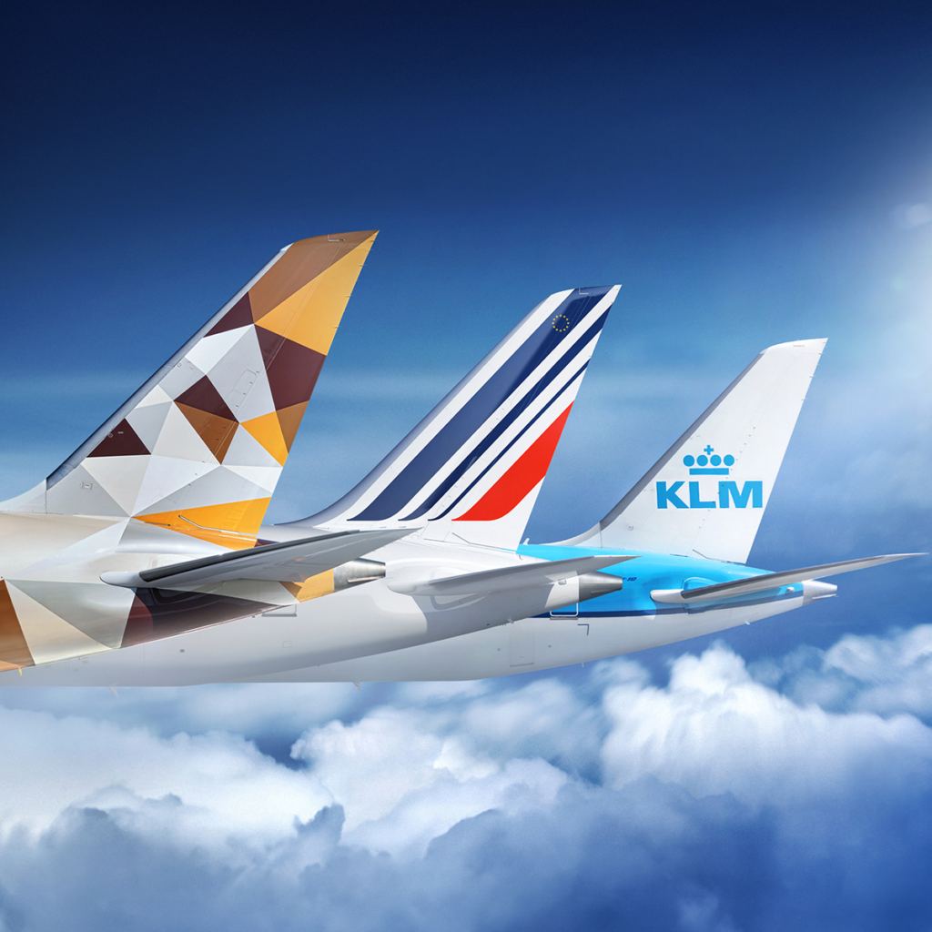 Etihad Airways and Air France-KLM Group have announced a tighter relationship between their reward schemes.