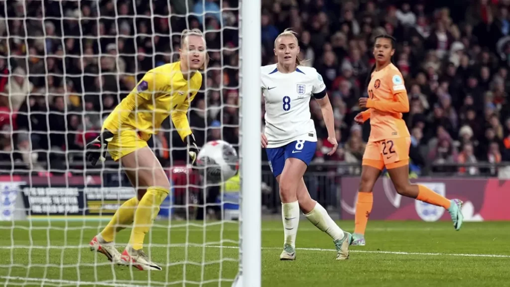 Ella Toone scored a late goal for England as they came down two goals to defeat the Netherlands in a vital Women's Nations League match, keeping Team GB's hopes of qualifying for the Olympic Games alive.