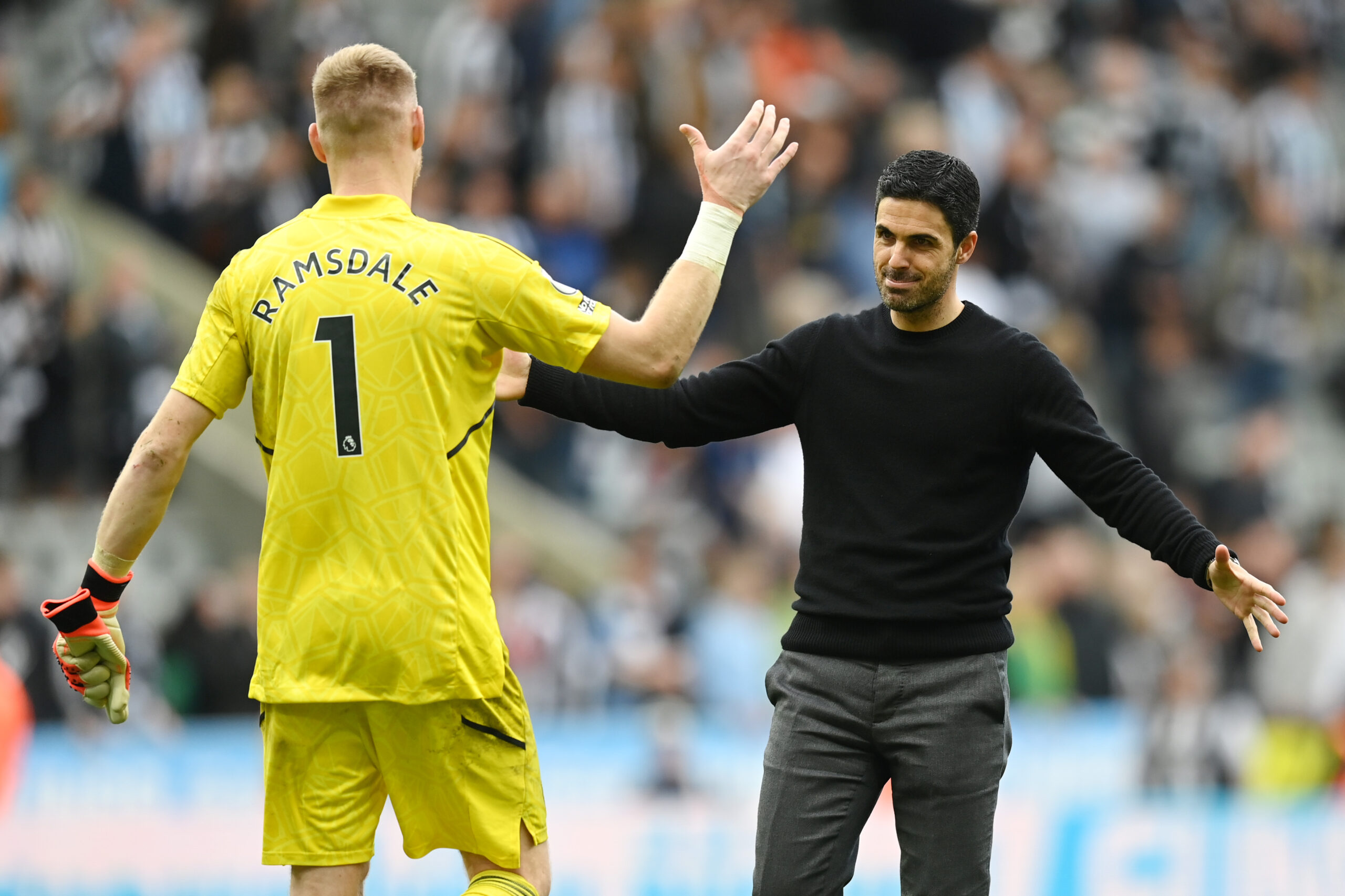 Boss Mikel Arteta wants England international goalkeeper Aaron Ramsdale to stay at Arsenal despite losing his starting place to David Raya.