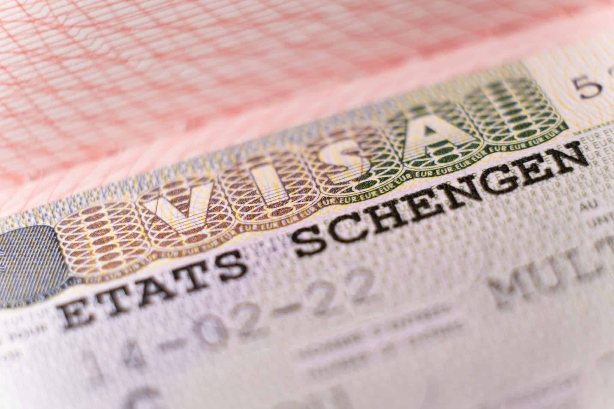 UAE Travellers Warned of Scammers Offering 'Faster Schengen Visa' for a Fee