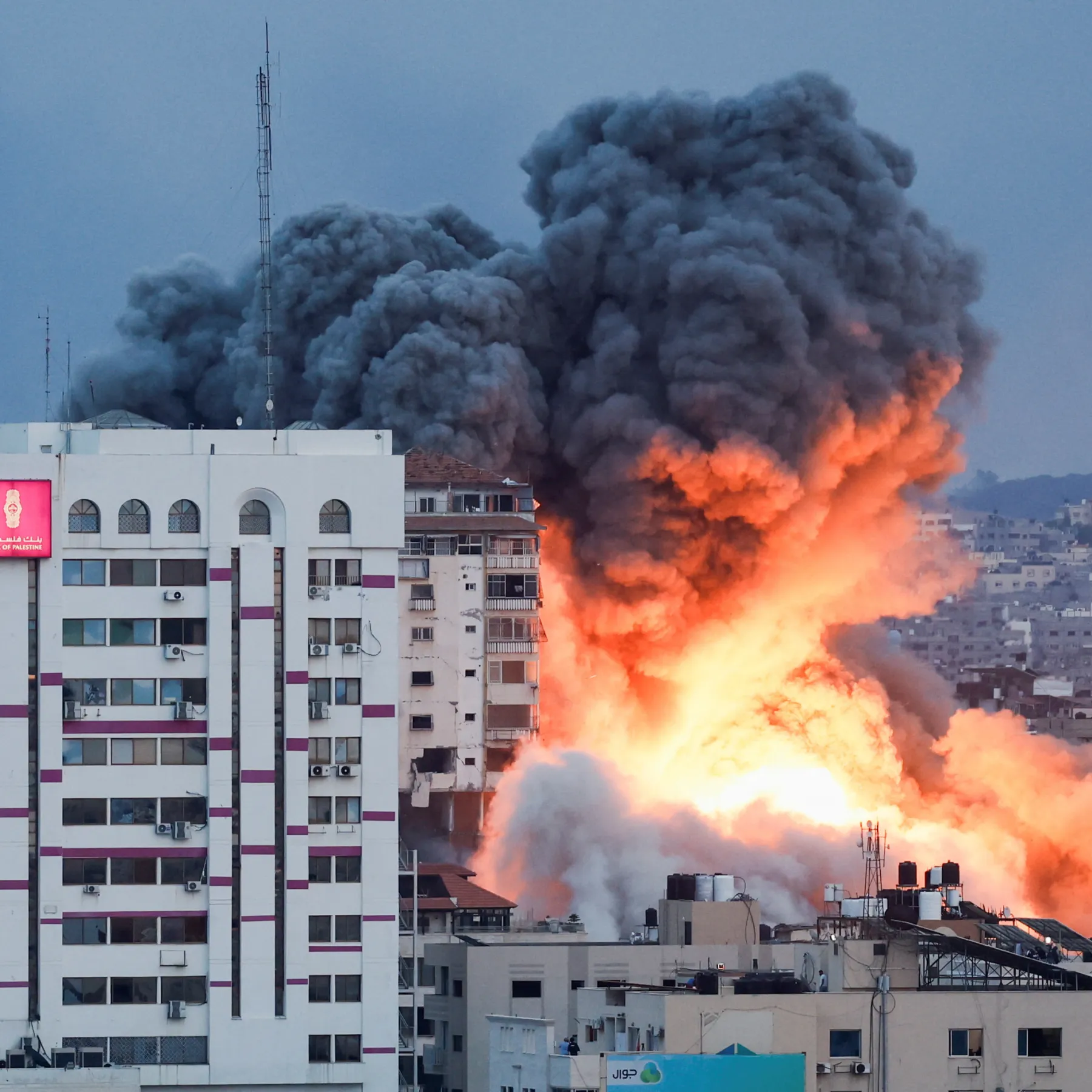 On Sunday, Israeli forces launched a series of fatal attacks in the Gaza Strip, attacking several places from north to south.