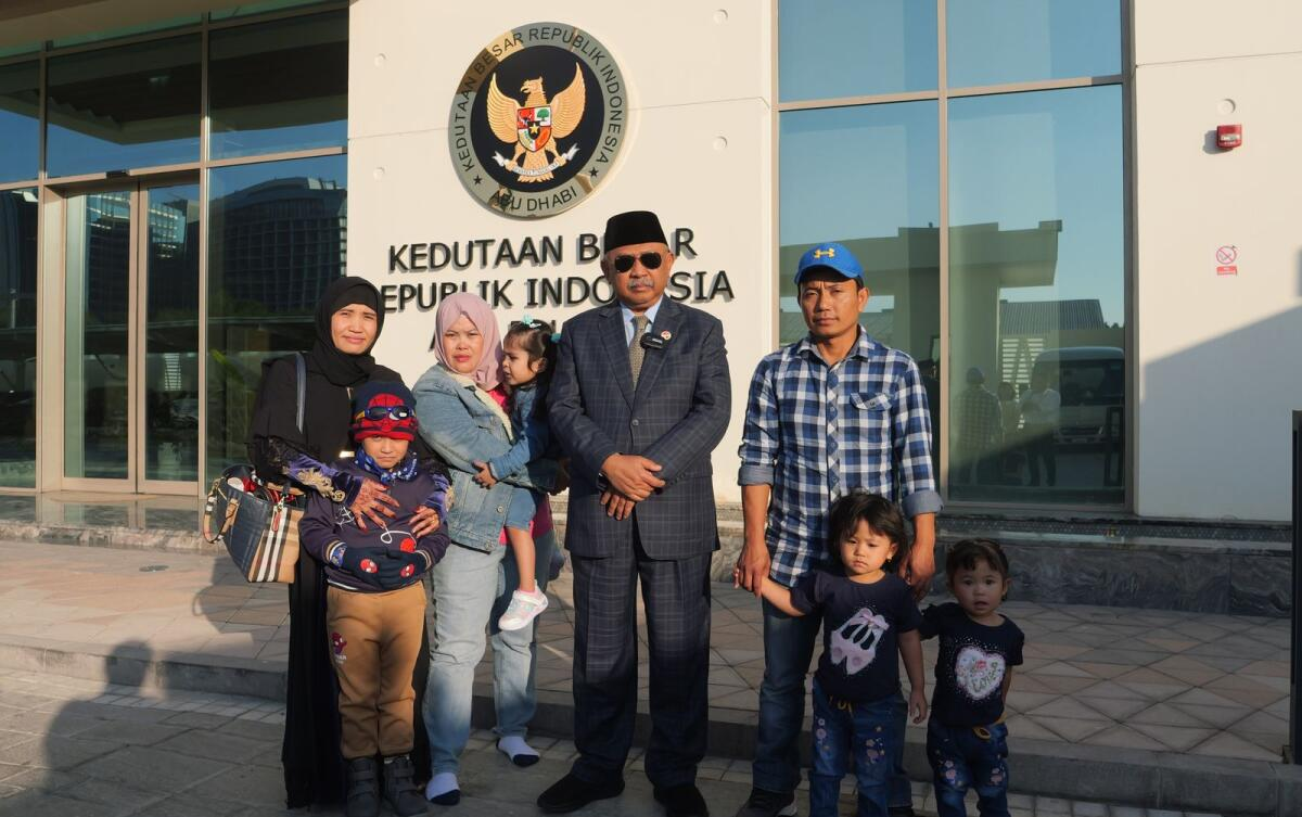 Seven Indonesian expatriates were successfully repatriated by the Indonesian Embassy in Abu Dhabi.