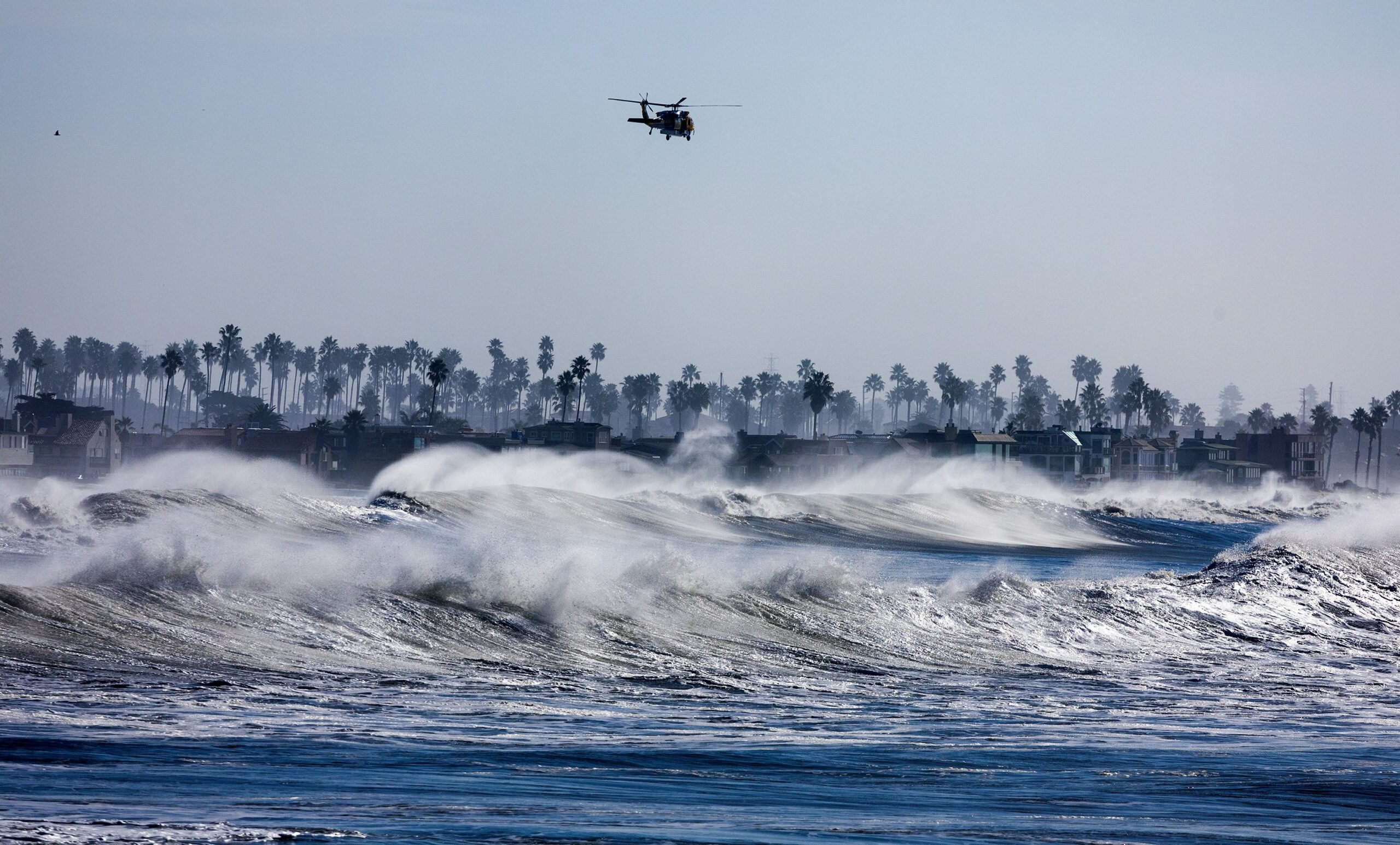 According to KETY-TV, California's coastlines suffered high waves on Thursday, resulting in eight reported injuries.