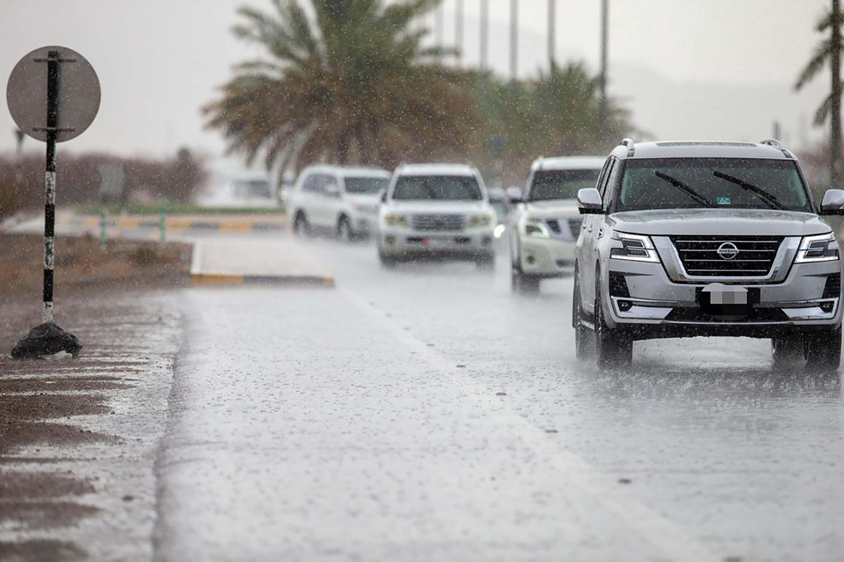 Strong currents of up to 40 kph and strong sea conditions are predicted.