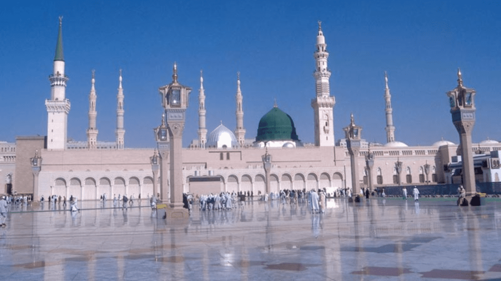 Saudi Arabia Trains Over 1,300 Women Volunteers to Assist Worshippers at Prophet's Mosque