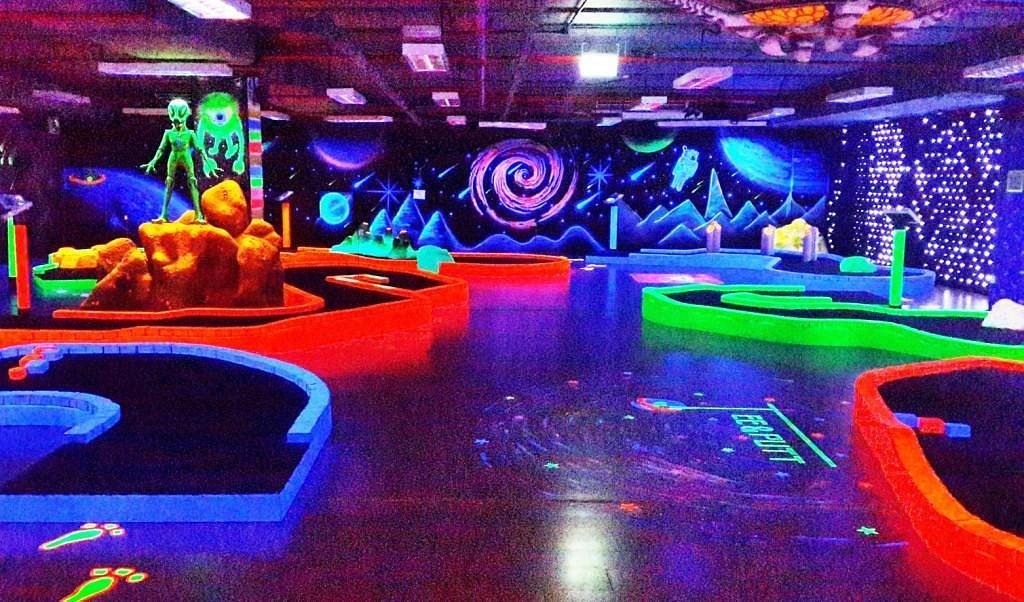 Dark Mini Golf