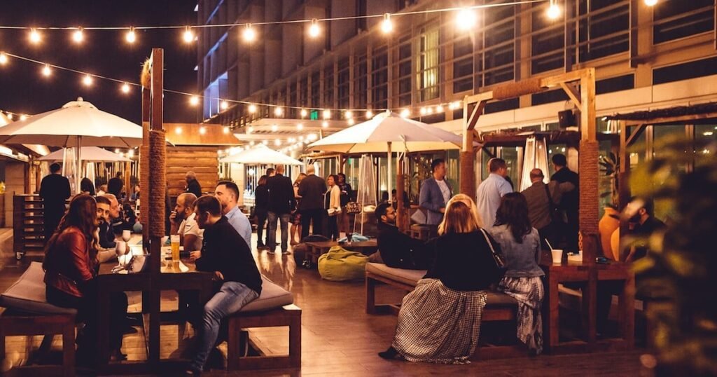 Waves Bar And Outdoor Lounge