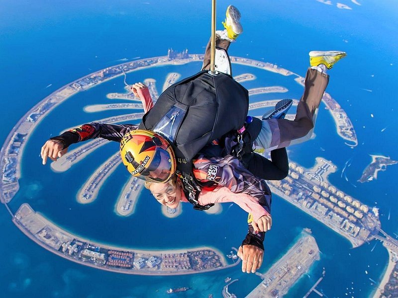 Skydiving 
