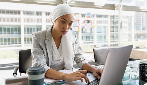 Start a Business While Working in UAE