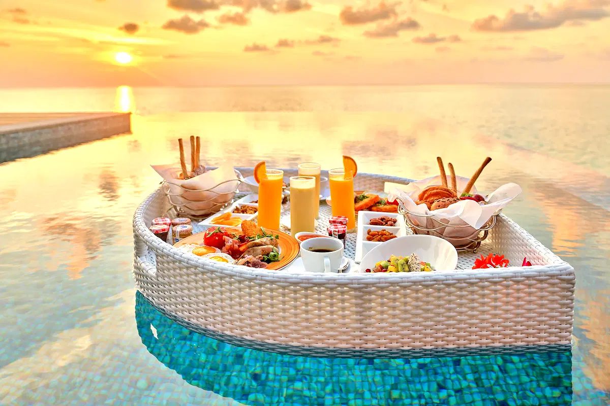 dubai-floating-breakfasts-the-travel-trend-everyone-s-talking-about-2025