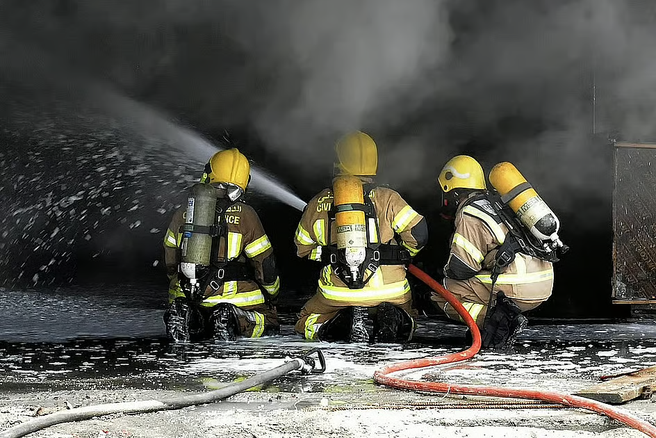 fire breaks out near Mall of the Emirates