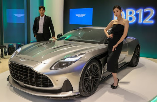 Aston Martin DB12