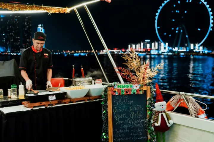 Christmas Cruise Dinner in Dubai Marina